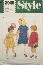 Load image into Gallery viewer, 1980 Vintage Sewing Pattern: Style 2925
