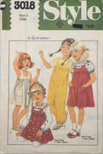 Load image into Gallery viewer, 1982 Vintage Sewing Pattern: Style  3018