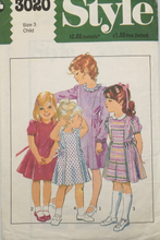 Load image into Gallery viewer, 1980 Vintage Sewing Pattern: Style 3020