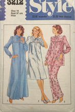 Load image into Gallery viewer, 1981 Vintage Sewing Pattern: Style 3212