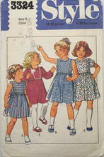 Load image into Gallery viewer, 1981 Vintage Sewing Pattern: Style 3324
