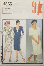 Load image into Gallery viewer, 1986 Vintage Sewing Pattern: Style 4555