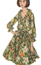 Load image into Gallery viewer, 1960’s Vintage Sewing Pattern: Vogue 6394