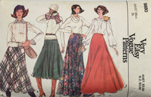 Load image into Gallery viewer, 1970's Vintage Sewing Pattern: Vogue 9880
