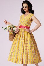 Load image into Gallery viewer, 1950’s Reproduction Sewing Pattern: Vogue V8789