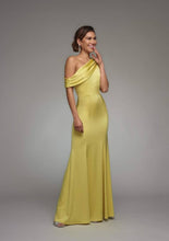 Load image into Gallery viewer, 2019 Sewing Pattern: Simplicity S8870
