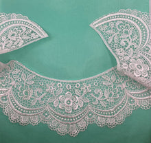 Load image into Gallery viewer, Assorted Vintage Style Lace &amp; Cotton Collars
