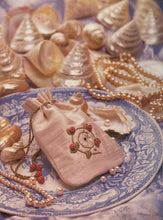 Load image into Gallery viewer, Inspirations Magazine Issue 17
