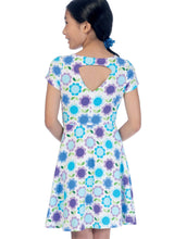 Load image into Gallery viewer, Sewing Pattern: McCalls M7079
