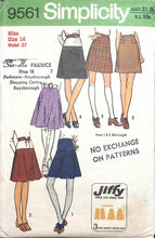 Load image into Gallery viewer, Vintage Sewing Pattern: Simplicity 9561
