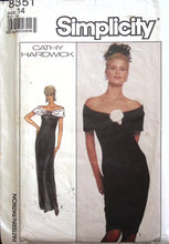 Load image into Gallery viewer, Vintage Sewing Pattern: Simplicity 8351
