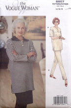 Load image into Gallery viewer, Vintage Sewing Pattern: Vogue 8607
