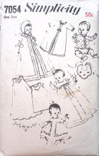 Load image into Gallery viewer, Vintage Sewing Pattern: Simplicity 7054
