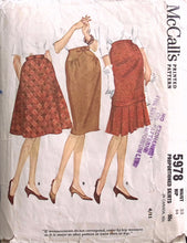 Load image into Gallery viewer, Vintage Sewing Pattern: McCalls 5978
