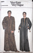 Load image into Gallery viewer, Vintage Sewing Pattern: Vogue 8474
