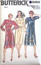 Load image into Gallery viewer, Vintage Sewing Pattern: Butterick 3454
