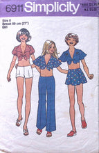 Load image into Gallery viewer, Vintage Sewing Pattern: Simplicity 6911
