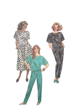 Load image into Gallery viewer, Vintage Sewing Pattern: Simplicity 9569
