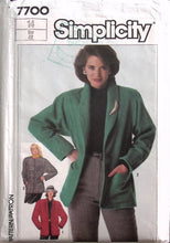 Load image into Gallery viewer, Vintage Sewing Pattern: Simplicity 7700
