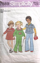 Load image into Gallery viewer, Vintage Sewing Pattern: Simplicity 7689
