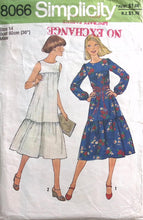 Load image into Gallery viewer, Vintage Sewing Pattern: Simplicity 8066
