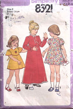 Load image into Gallery viewer, Vintage Sewing Pattern: Simplicity 8321
