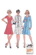 Load image into Gallery viewer, Vintage Sewing Pattern: Simplicity 6749
