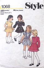 Load image into Gallery viewer, Vintage Sewing Pattern Style 1068
