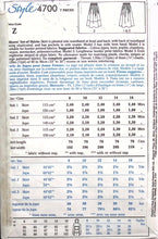 Load image into Gallery viewer, Vintage Sewing Pattern: Style 4700
