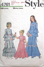 Load image into Gallery viewer, Vintage Sewing Pattern: Style 4761
