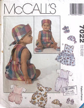 Load image into Gallery viewer, Vintage Sewing Pattern: McCalls 7022
