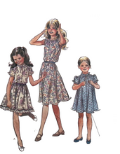 Load image into Gallery viewer, Vintage Sewing Pattern: McCalls 7438

