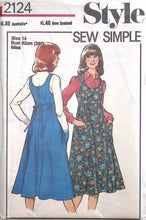 Load image into Gallery viewer, Vintage Sewing Pattern: Style 2124

