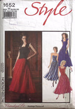 Load image into Gallery viewer, Vintage Sewing Pattern: Style 1652
