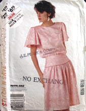 Load image into Gallery viewer, Vintage Sewing Pattern: McCalls 3636
