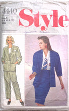 Load image into Gallery viewer, Vintage Sewing Pattern: Style 4440
