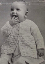 Load image into Gallery viewer, Vintage Patons Crochet Book 318
