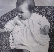 Load image into Gallery viewer, Vintage Patons Crochet Book 318
