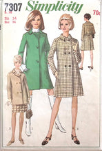 Load image into Gallery viewer, Vintage Sewing Pattern: Simplicity 7307
