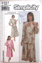 Load image into Gallery viewer, Vintage Sewing Pattern: Simplicity 9357
