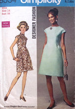 Load image into Gallery viewer, Vintage Sewing Pattern: Simplicity 8534
