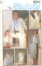 Load image into Gallery viewer, Vintage Sewing Pattern: Simplicity 6743
