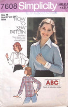 Load image into Gallery viewer, Vintage Sewing Pattern: Simplicity 7608
