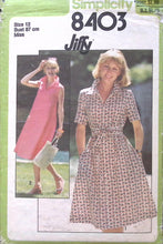 Load image into Gallery viewer, Vintage Sewing Pattern: Simplicity 8403
