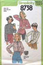 Load image into Gallery viewer, Vintage Sewing Pattern: Simplicity 8738
