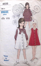 Load image into Gallery viewer, Vintage Sewing Pattern: Vogue 6532

