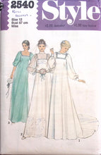Load image into Gallery viewer, Vintage Sewing Pattern: Style 2540
