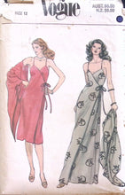 Load image into Gallery viewer, Vintage Sewing Pattern: Vogue 7976
