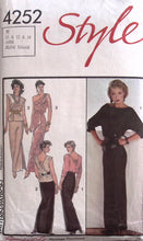 Load image into Gallery viewer, Vintage Sewing Pattern: Style 4252
