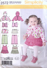 Load image into Gallery viewer, Sewing Pattern: Simplicity 2572
